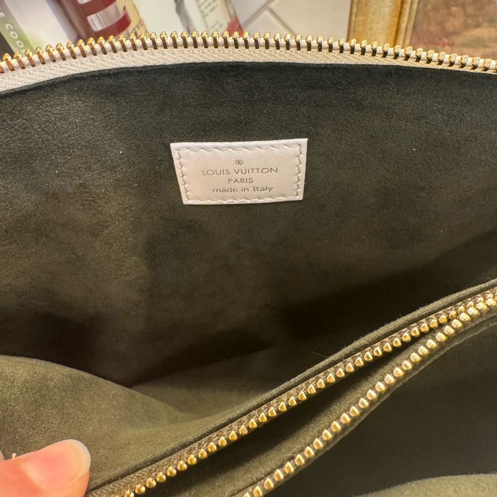 Louis Vuitton Coussin PM - Picture 6 of 13